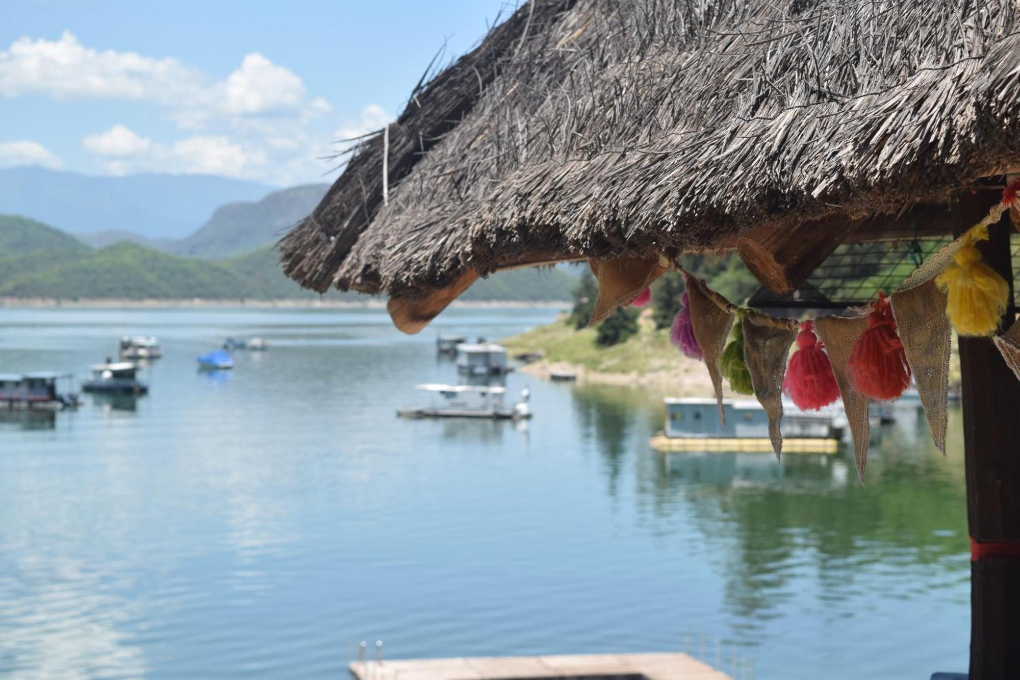 Terrazas Del Lago Cabra Corral Exterior photo
